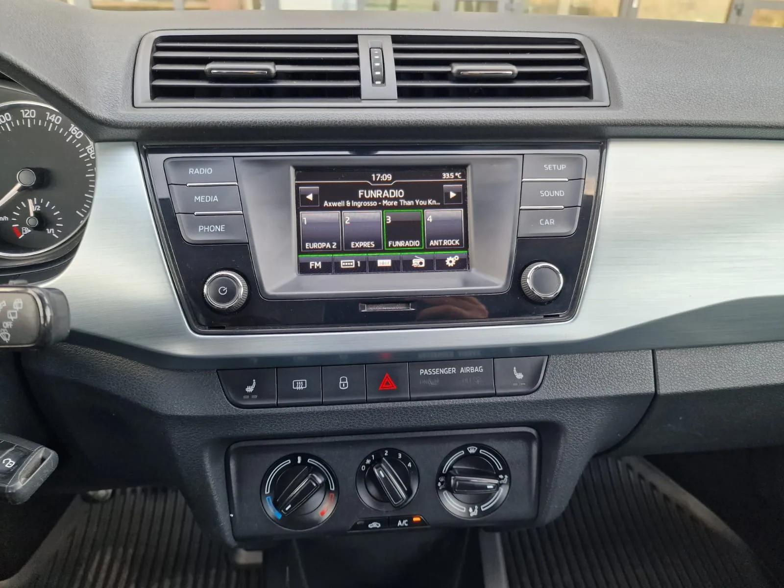 
								Škoda Fabia Combi 1.2 TSI 110k Ambition full									