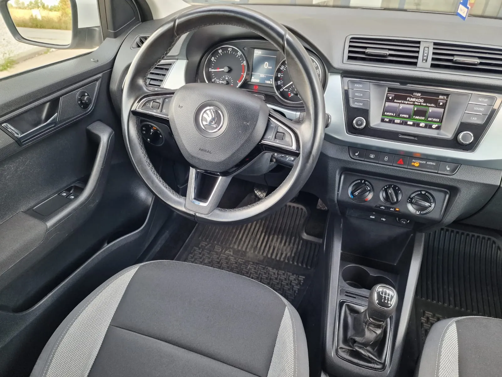 
								Škoda Fabia Combi 1.2 TSI 110k Ambition full									