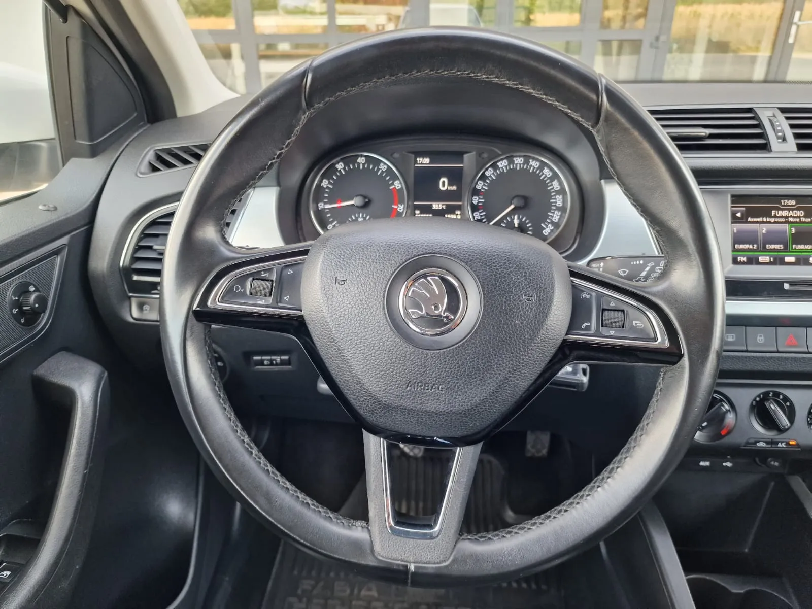 
								Škoda Fabia Combi 1.2 TSI 110k Ambition full									