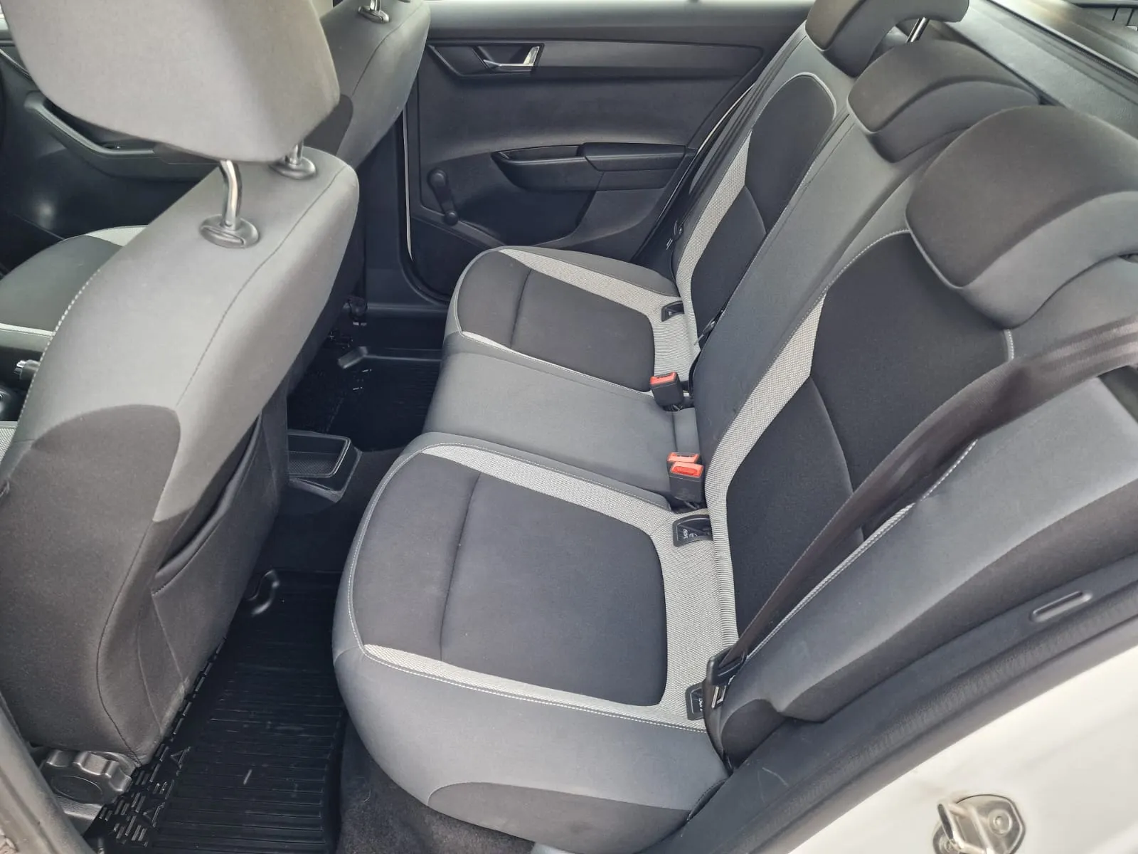 
								Škoda Fabia Combi 1.2 TSI 110k Ambition full									