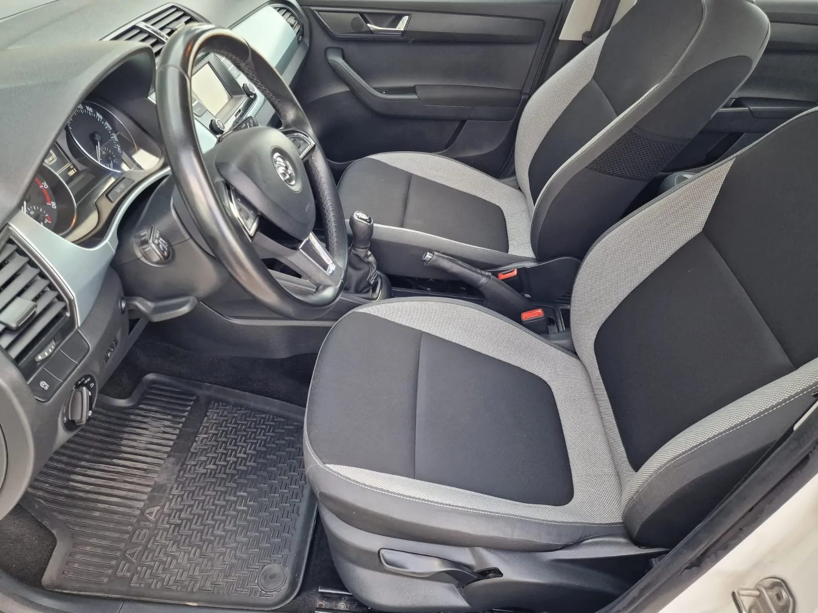 
								Škoda Fabia Combi 1.2 TSI 110k Ambition full									