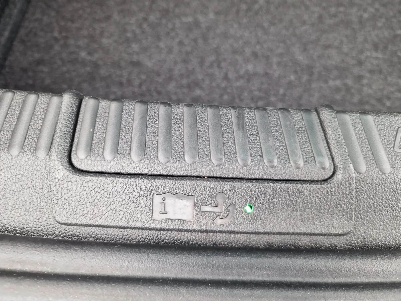 
								Škoda Superb 2.0 TDI SCR Style DSG full									