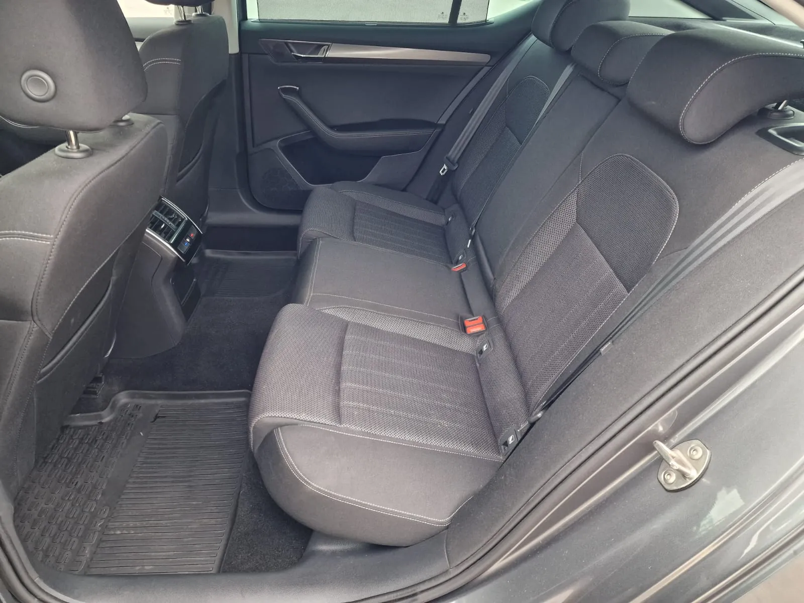 
								Škoda Superb 2.0 TDI SCR Style DSG full									