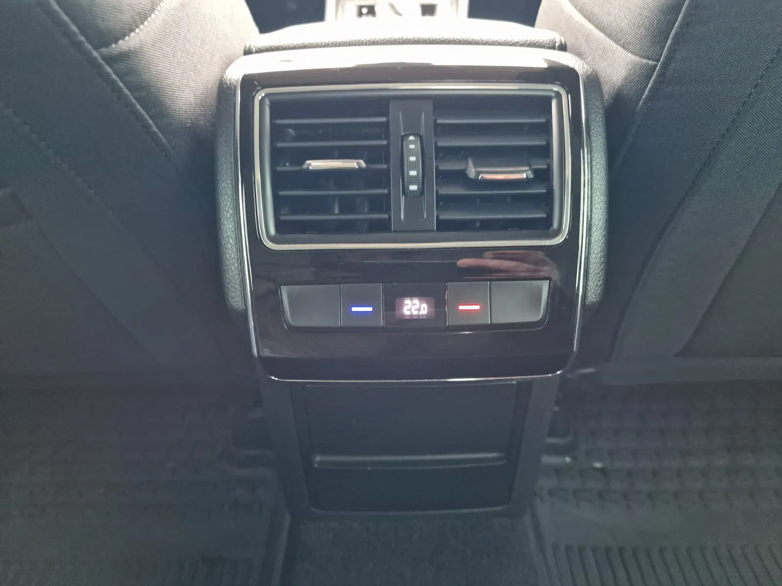 
								Škoda Superb 2.0 TDI SCR Style DSG full									
