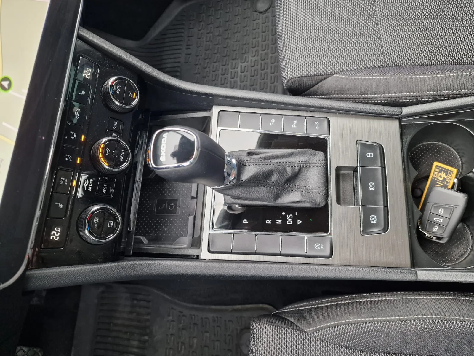 
								Škoda Superb 2.0 TDI SCR Style DSG full									
