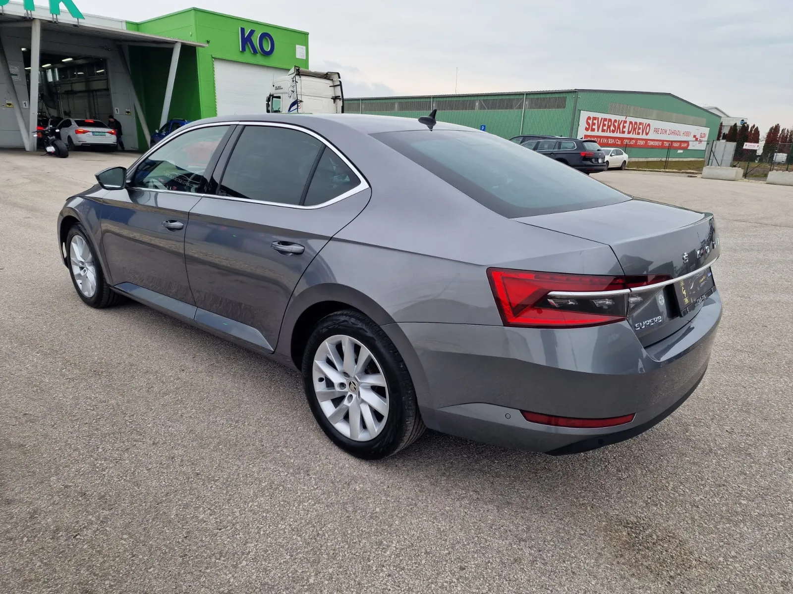
								Škoda Superb 2.0 TDI SCR Style DSG full									