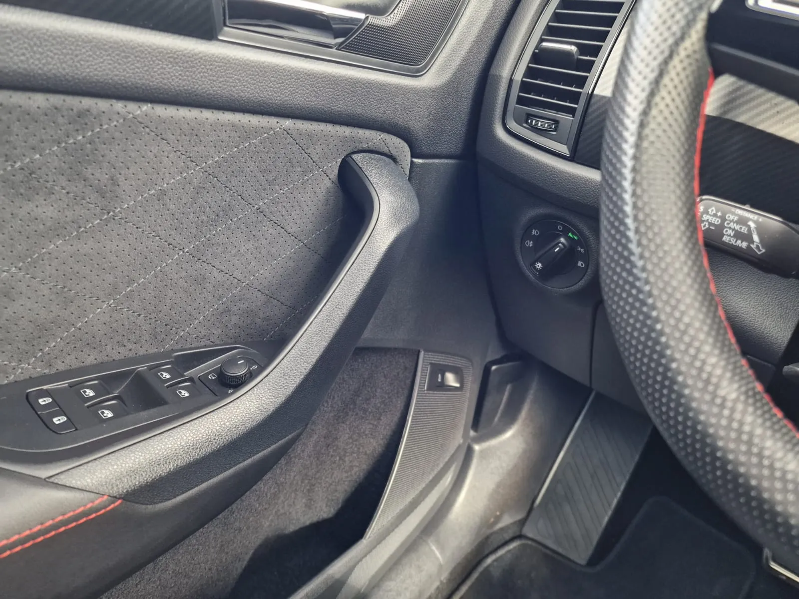 
								Škoda Kodiaq 2.0 TDI SCR RS DSG 4×4 full									