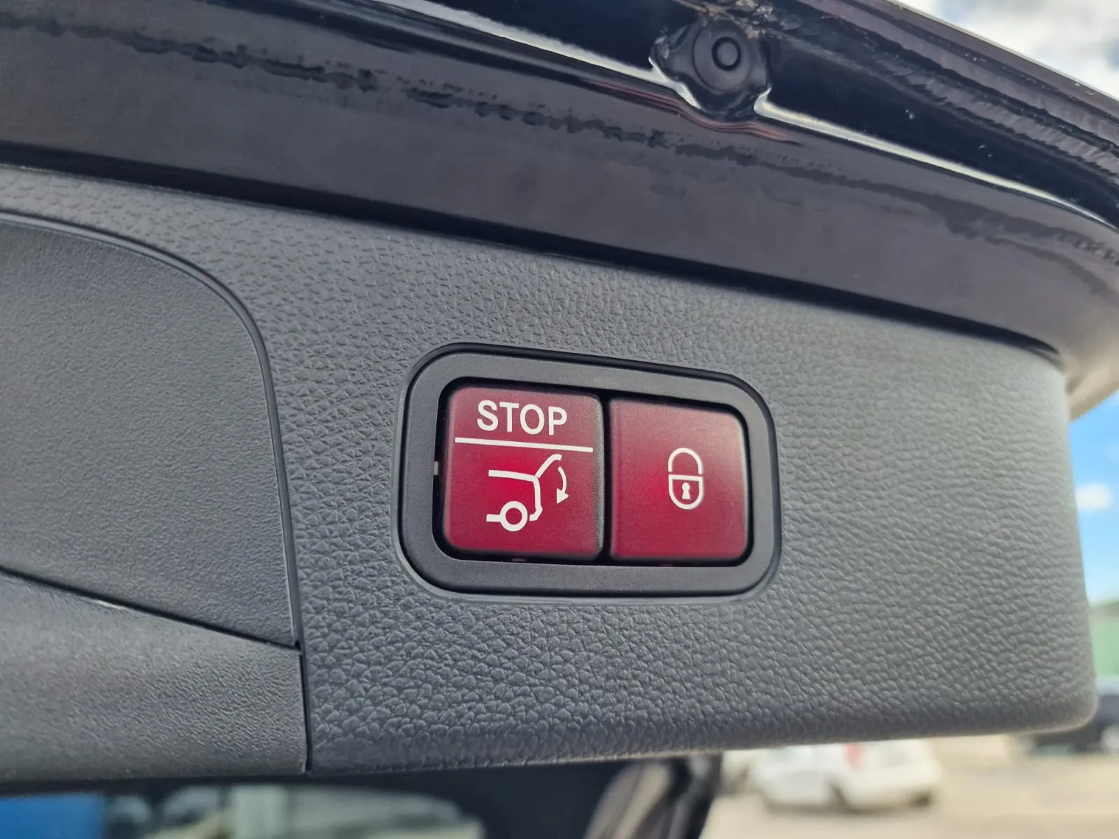 
								Mercedes-Benz GLC SUV 200 4MATIC A/T full									