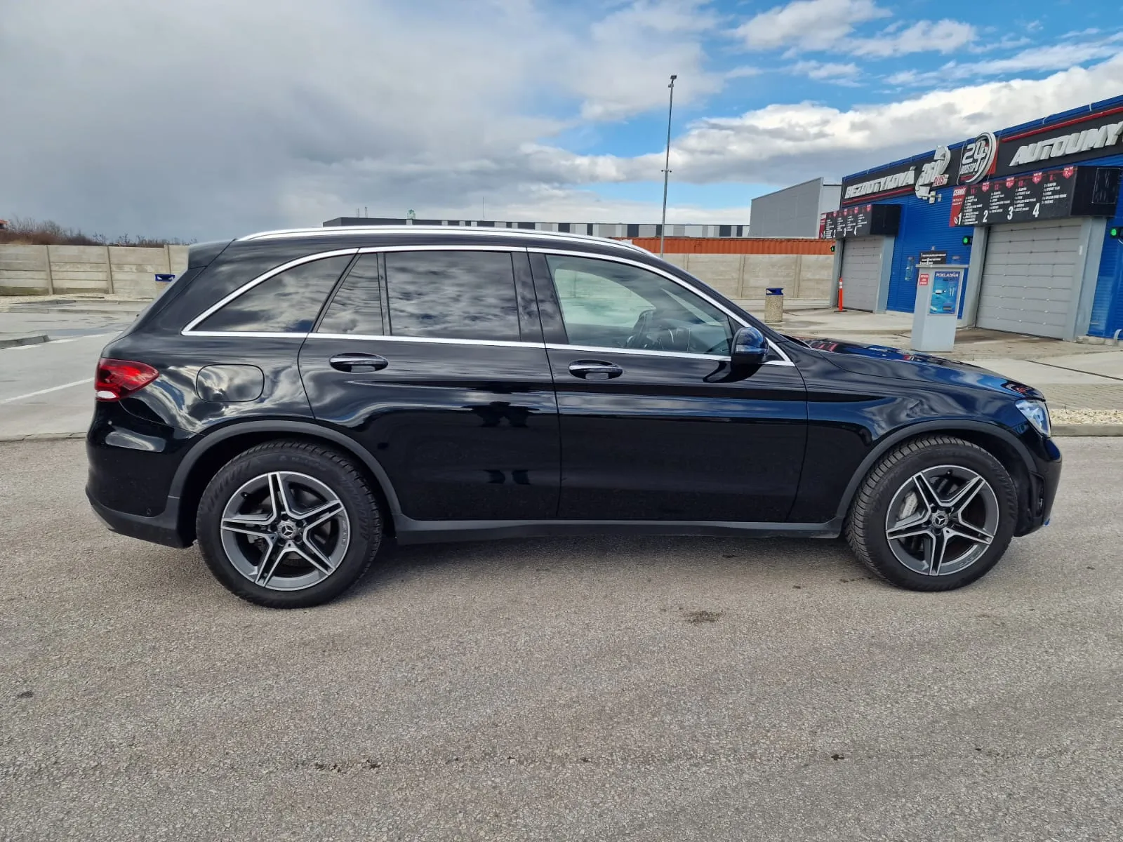 
								Mercedes-Benz GLC SUV 200 4MATIC A/T full									