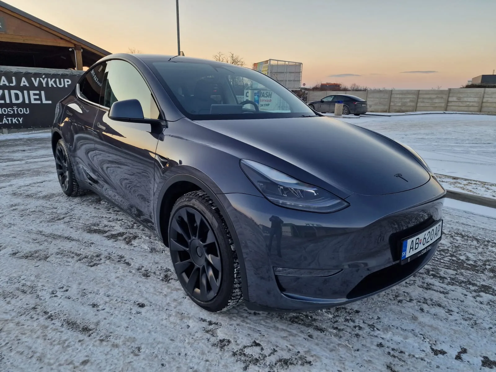 
								Tesla Model Y LONG RANGE DUAL MOTOR full									