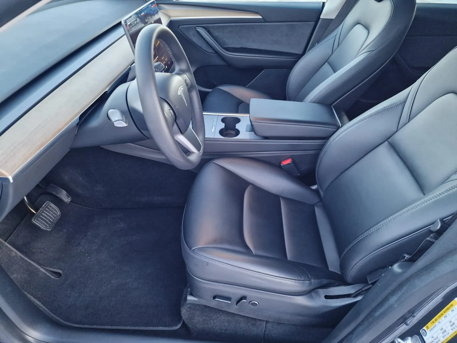 
								Tesla Model Y LONG RANGE DUAL MOTOR full									