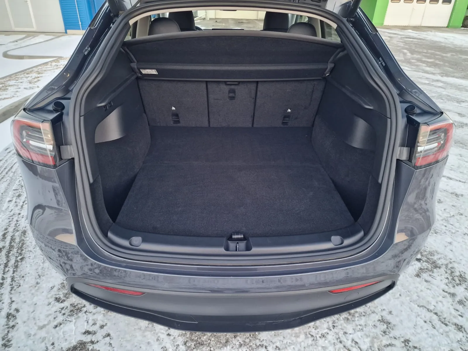 
								Tesla Model Y LONG RANGE DUAL MOTOR full									