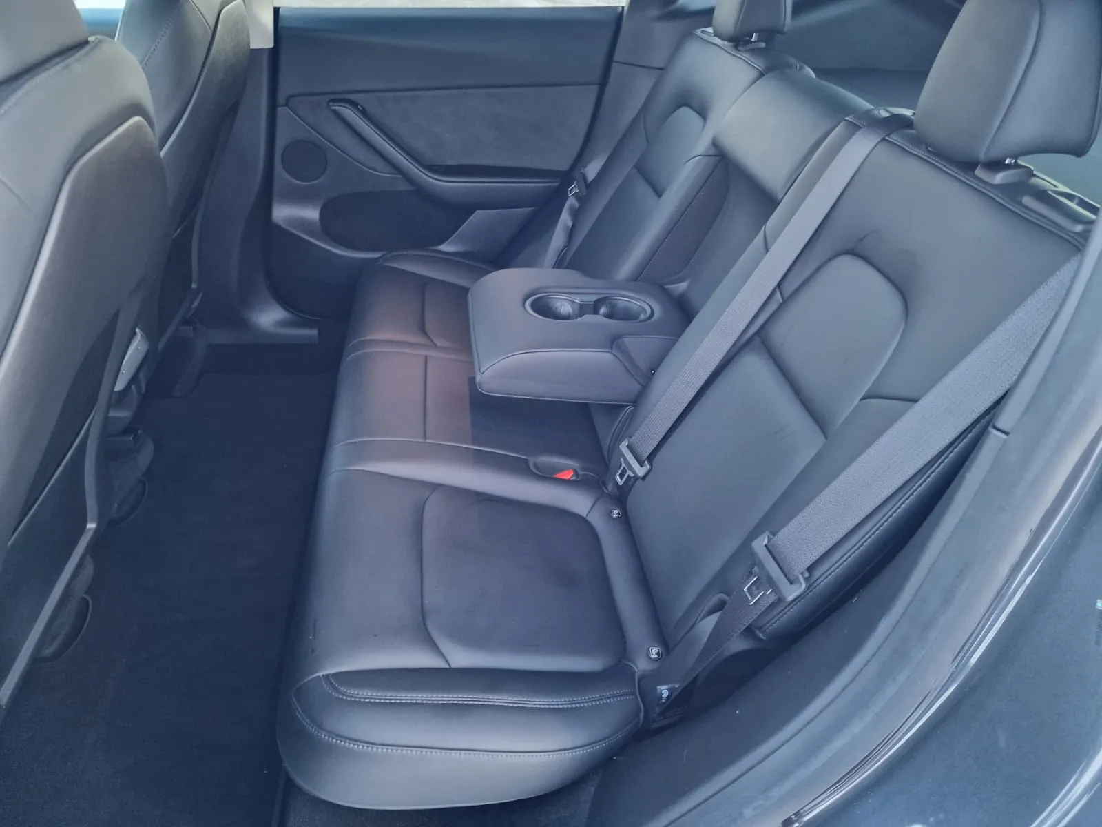 
								Tesla Model Y LONG RANGE DUAL MOTOR full									