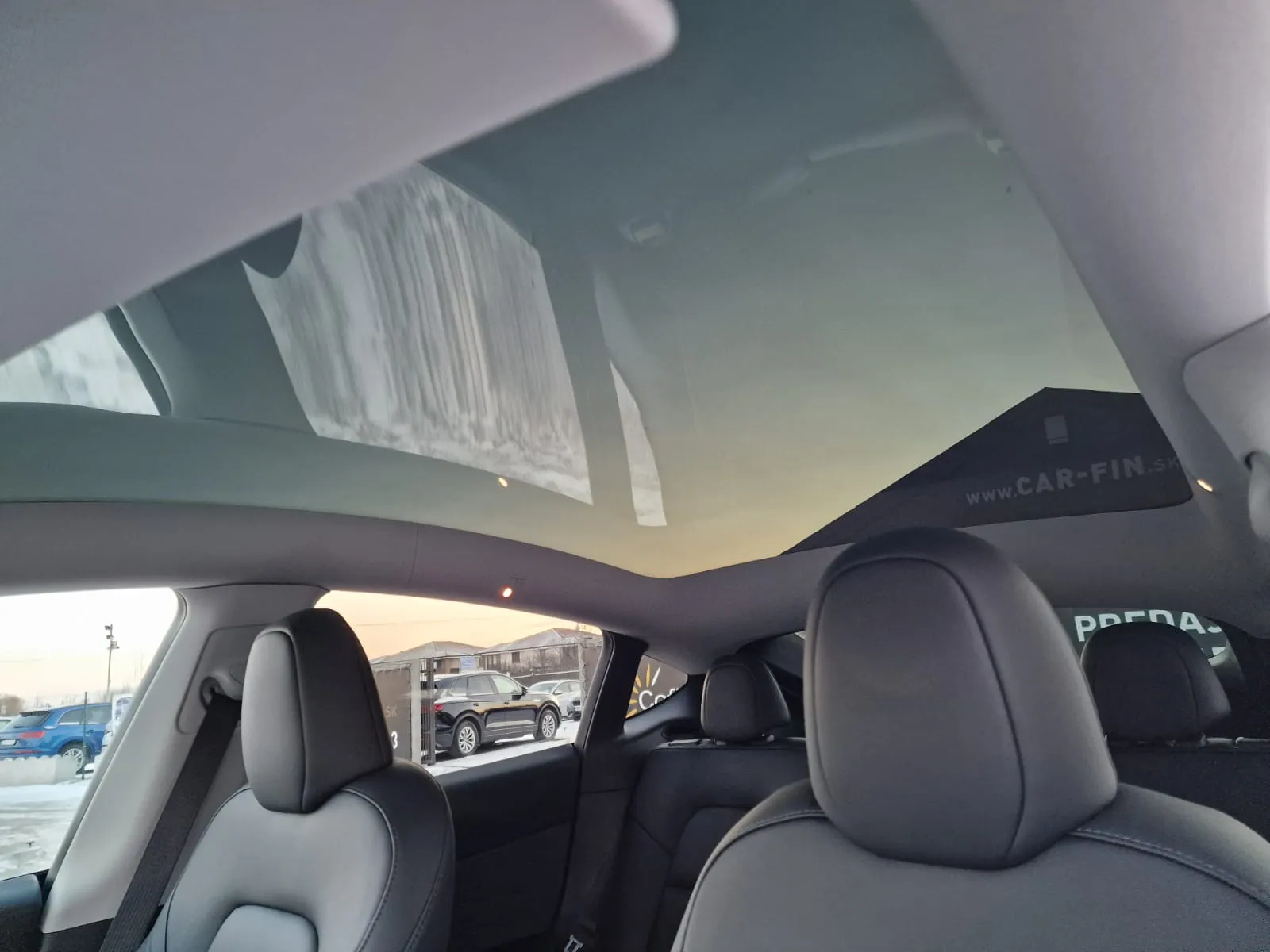 
								Tesla Model Y LONG RANGE DUAL MOTOR full									