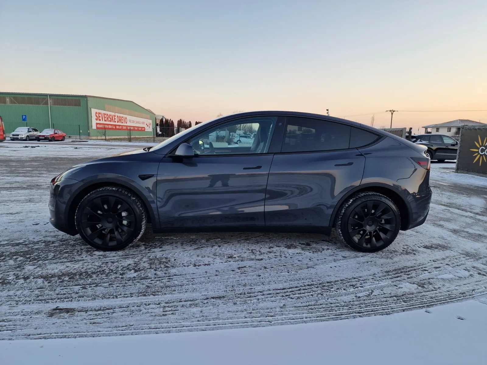 
								Tesla Model Y LONG RANGE DUAL MOTOR full									