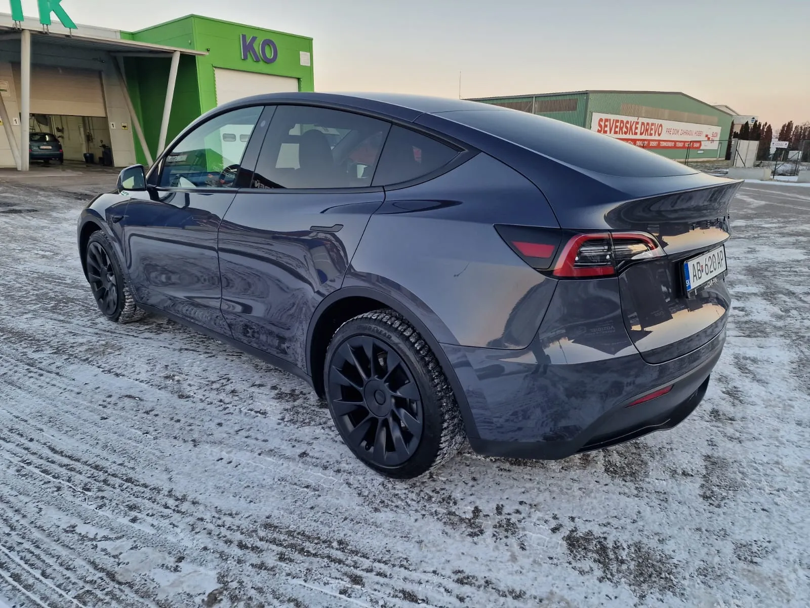 
								Tesla Model Y LONG RANGE DUAL MOTOR full									