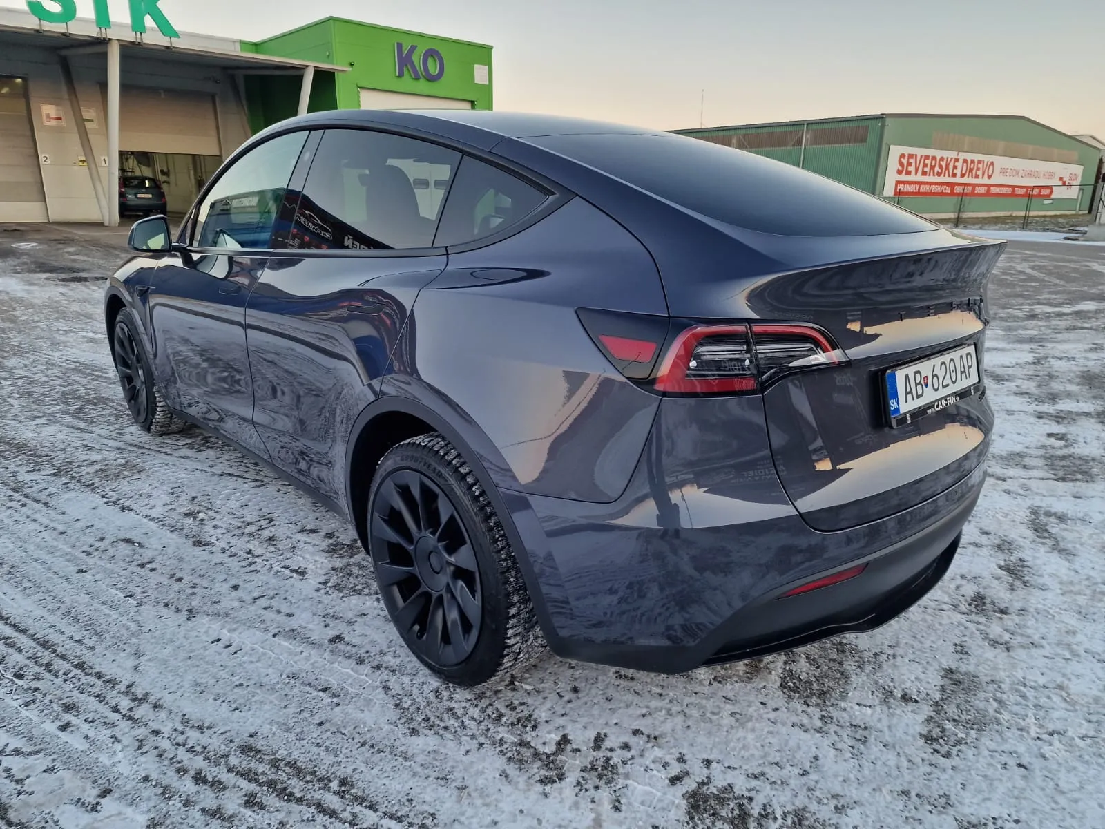 
								Tesla Model Y LONG RANGE DUAL MOTOR full									