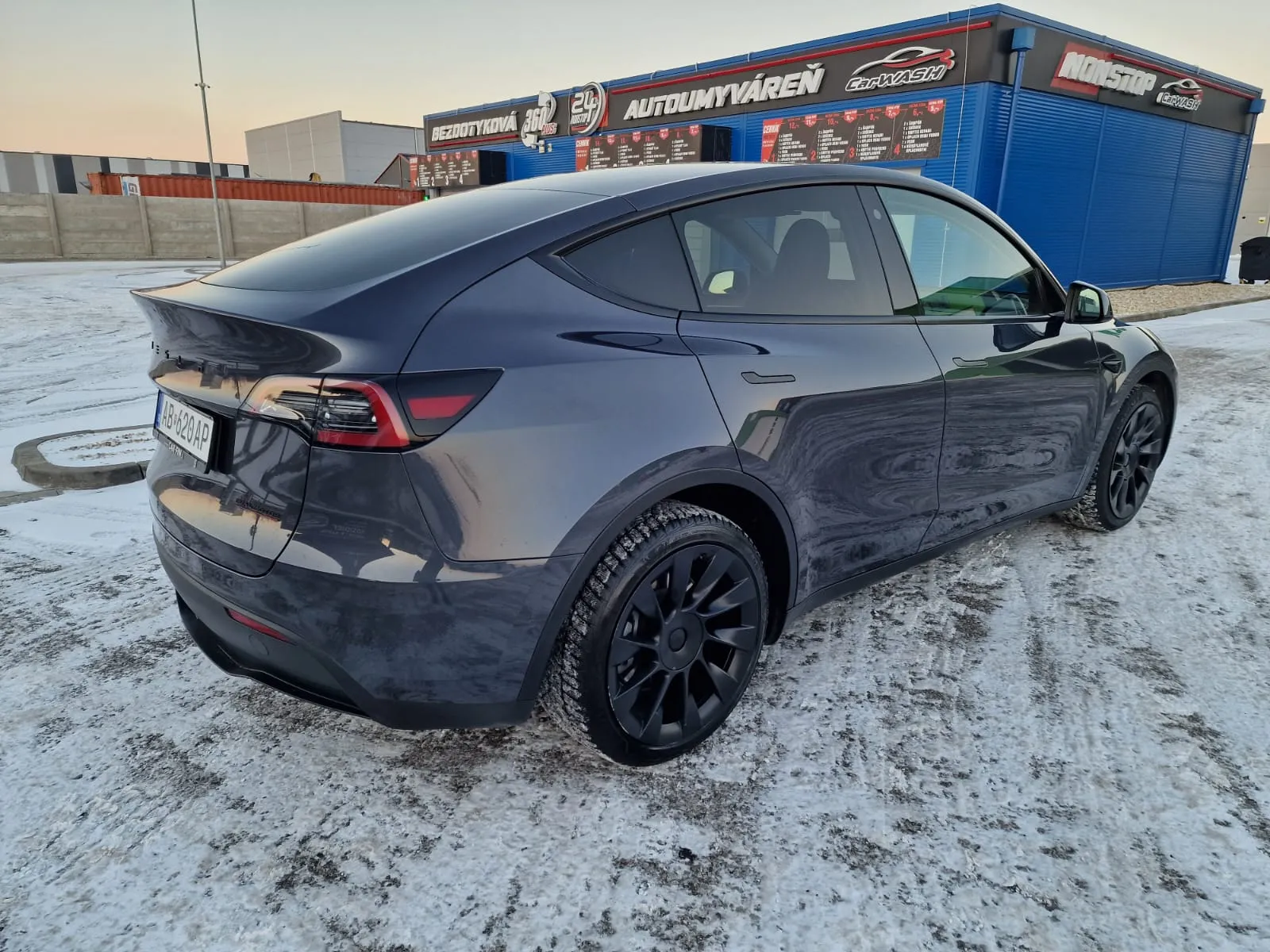 
								Tesla Model Y LONG RANGE DUAL MOTOR full									