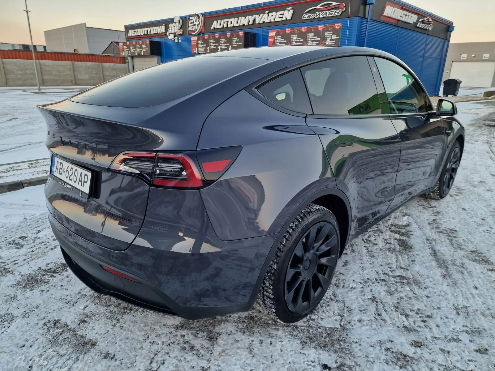 
								Tesla Model Y LONG RANGE DUAL MOTOR full									