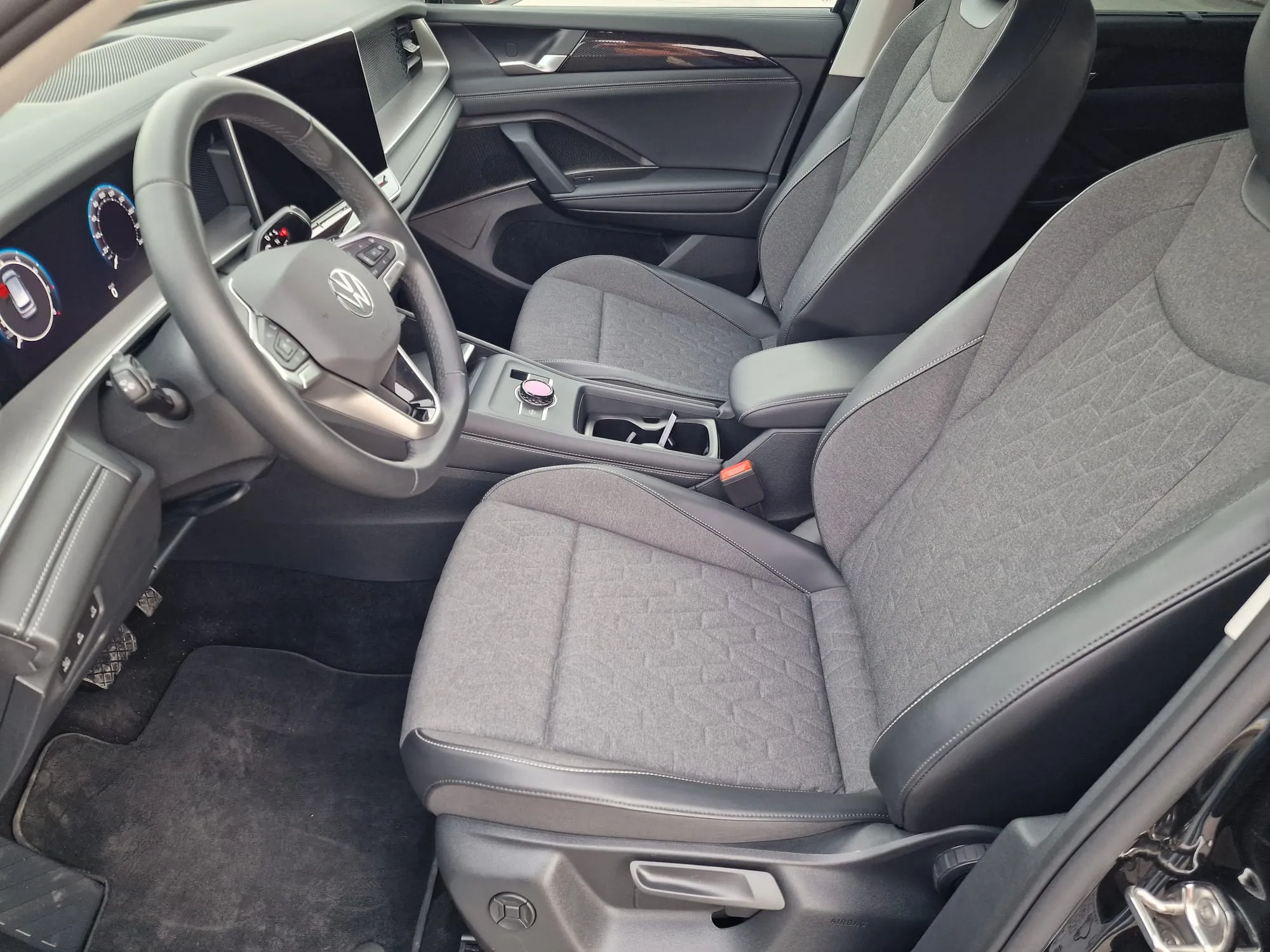 
								Volkswagen Tayron 1.5 eTSI 7-miestny full									