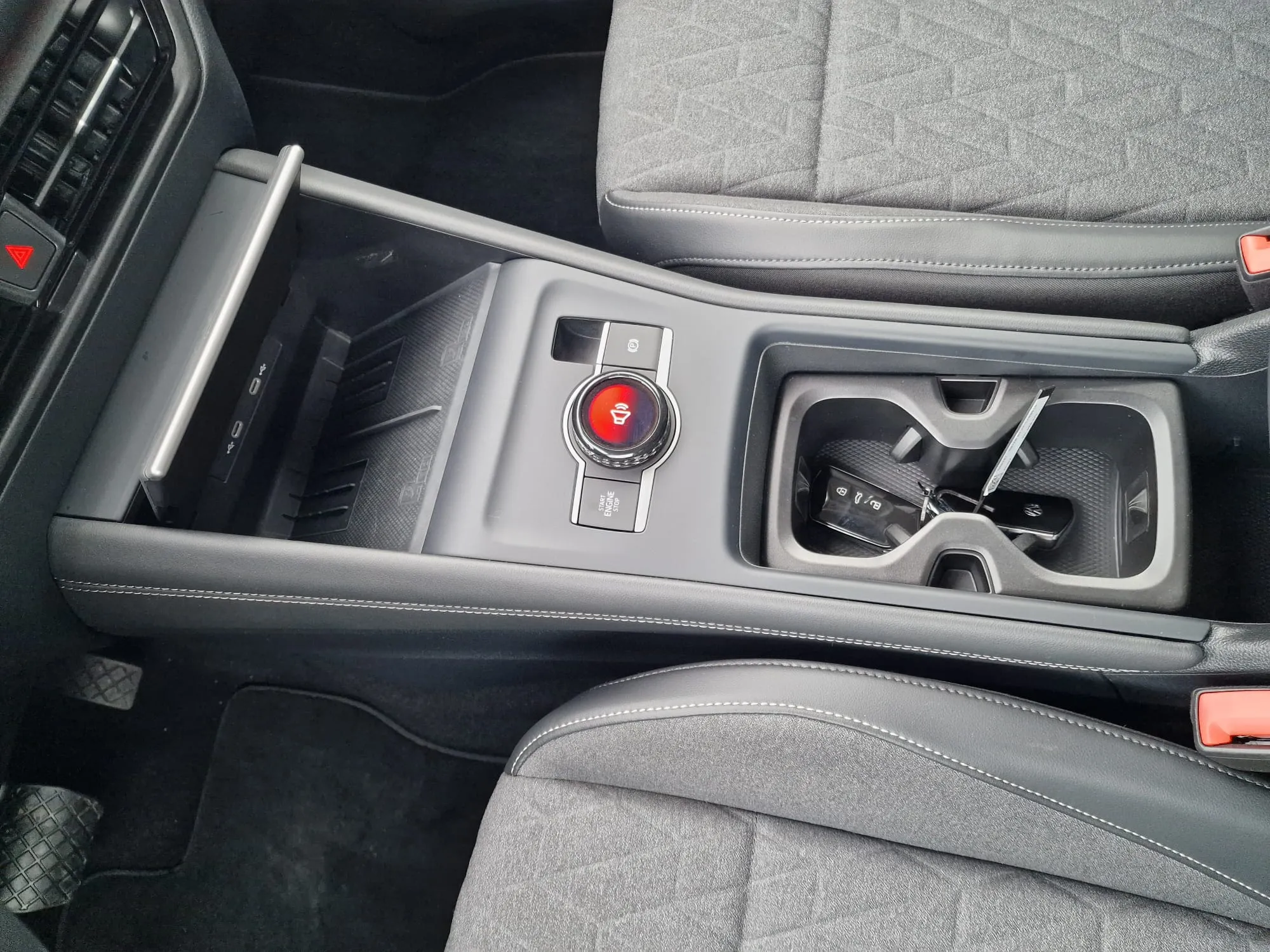 
								Volkswagen Tayron 1.5 eTSI 7-miestny full									