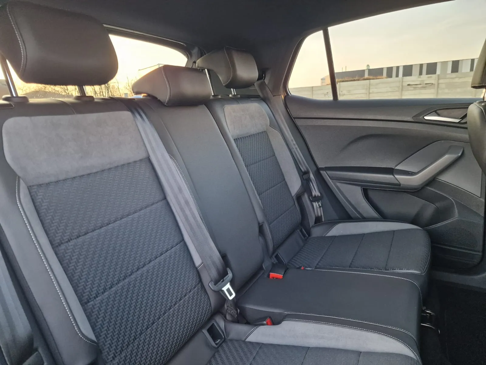 
								Volkswagen T-Cross 1.6TDi Style DSG full									