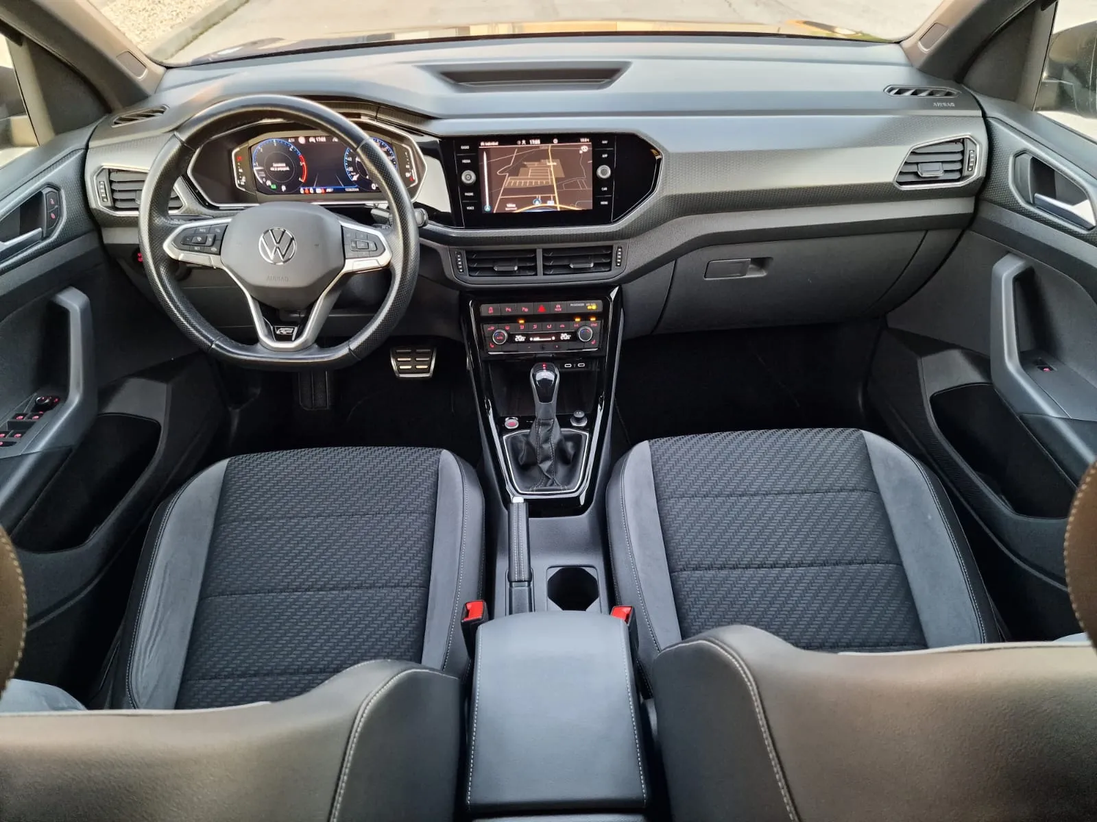 
								Volkswagen T-Cross 1.6TDi Style DSG full									