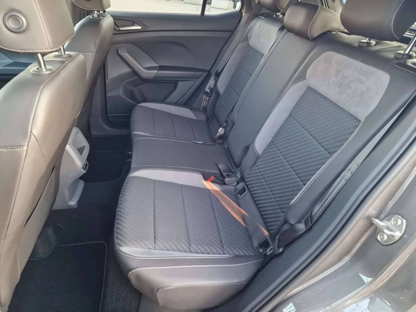 
								Volkswagen T-Cross 1.6TDi Style DSG full									
