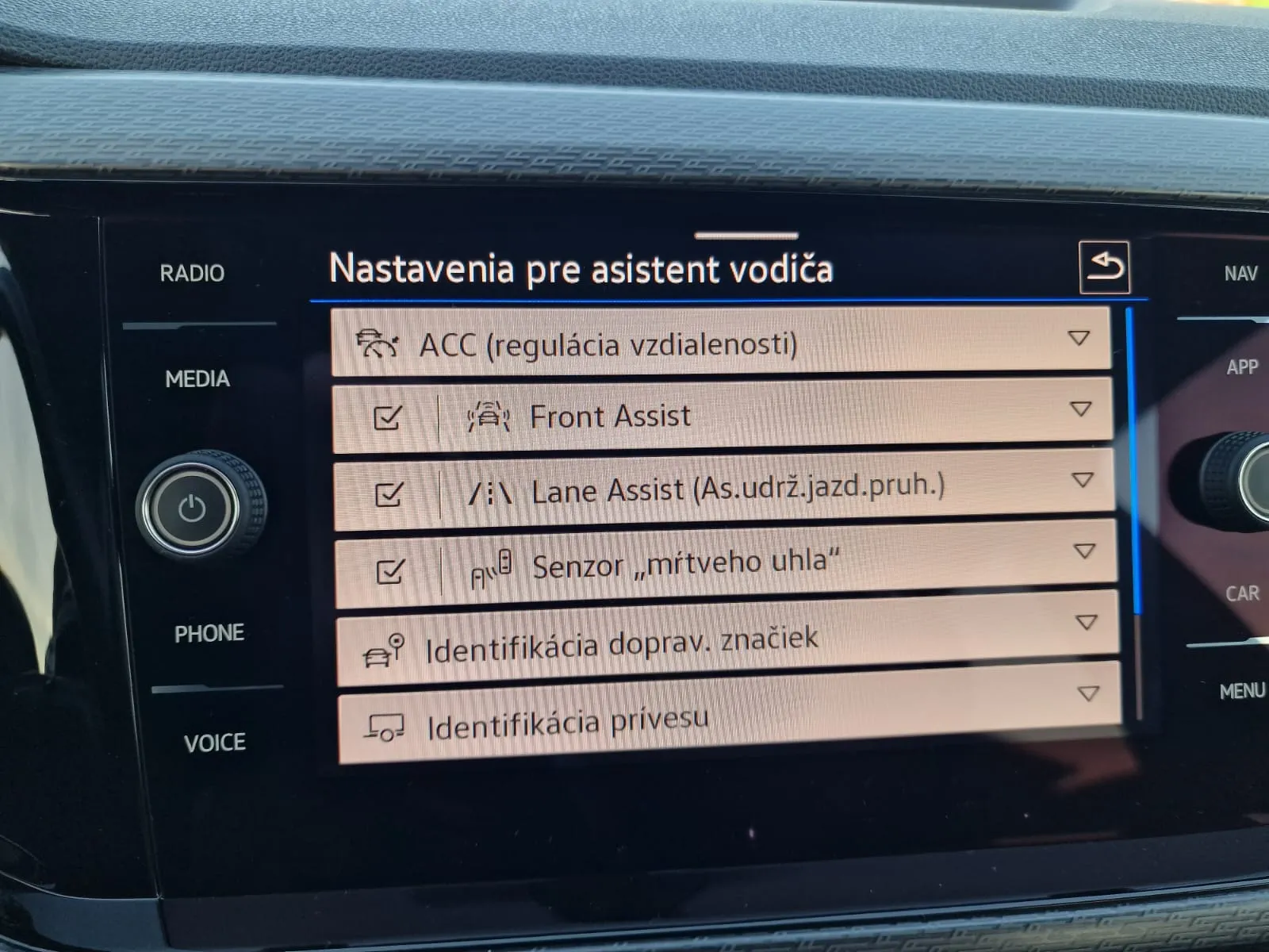 
								Volkswagen T-Cross 1.6TDi Style DSG full									