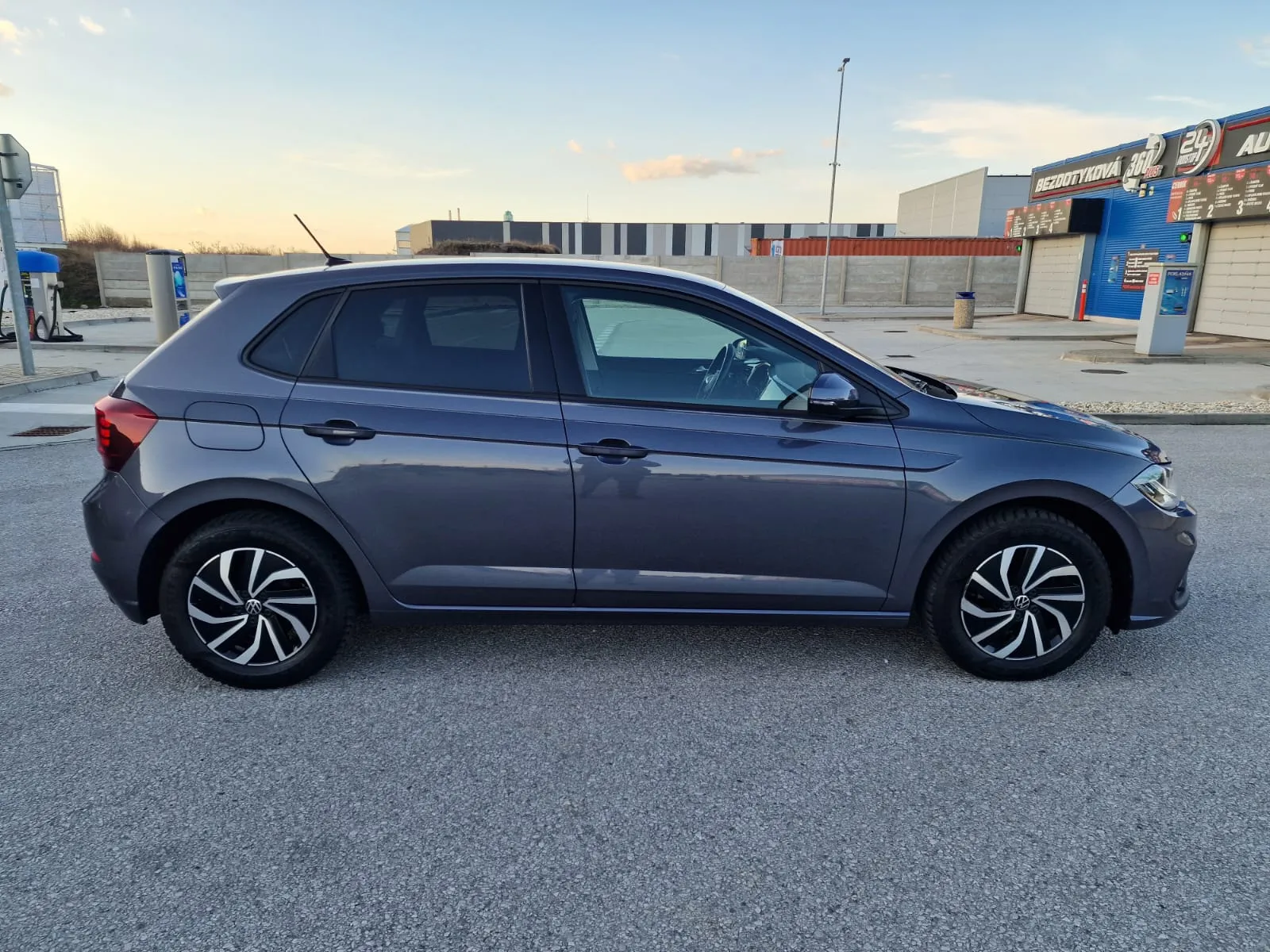
								Wolksvagen Polo 1.0TSI Life DSG full									