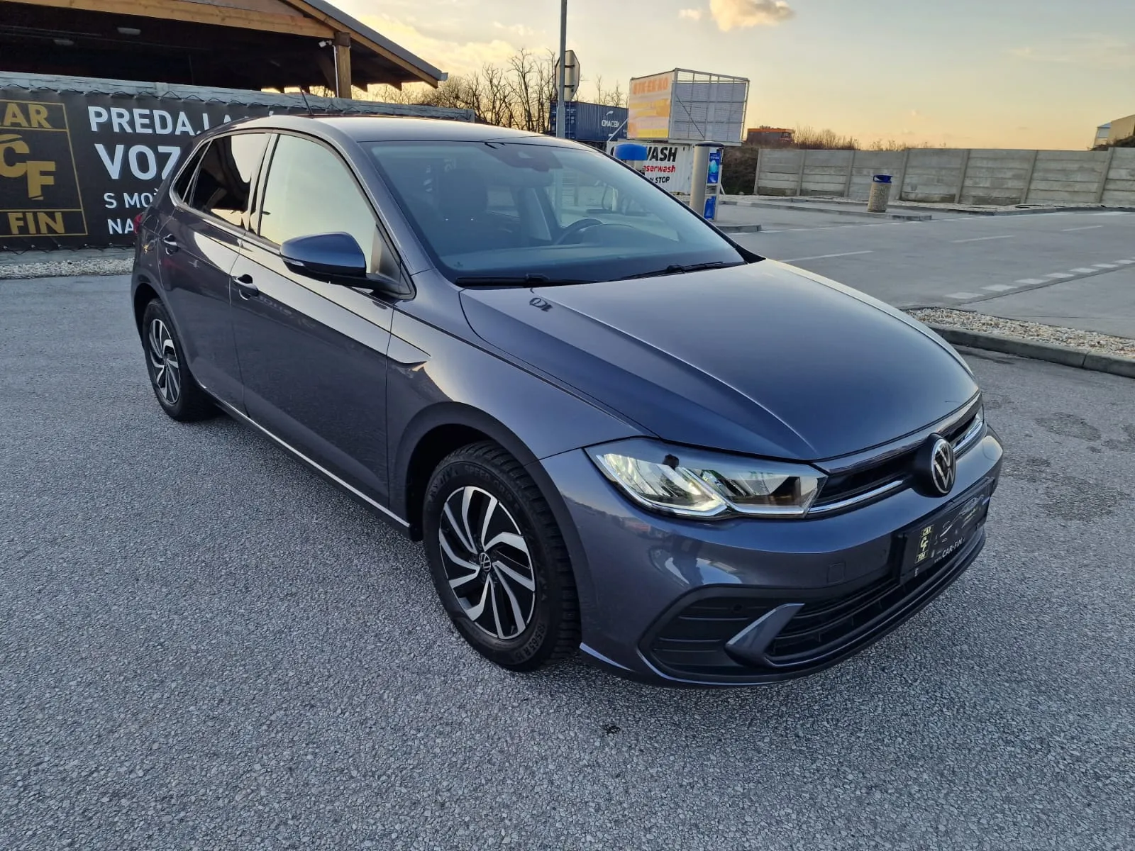 
								Wolksvagen Polo 1.0TSI Life DSG full									