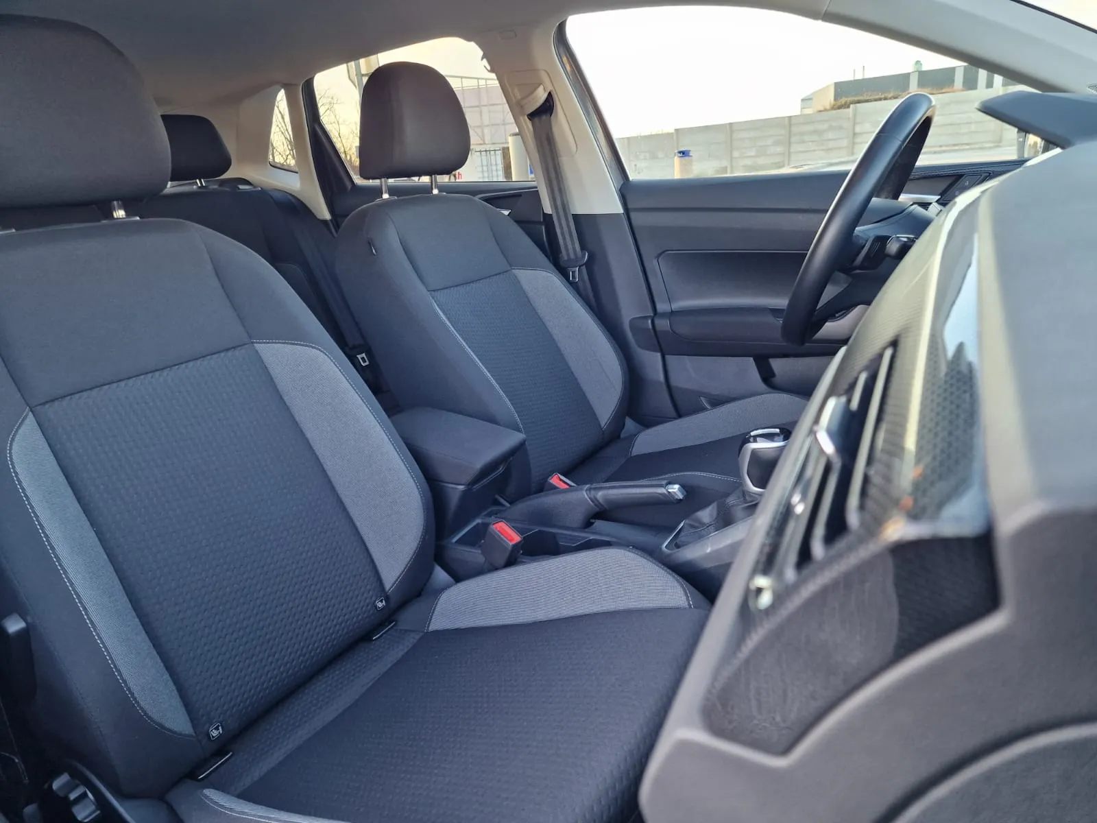 
								Wolksvagen Polo 1.0TSI Life DSG full									