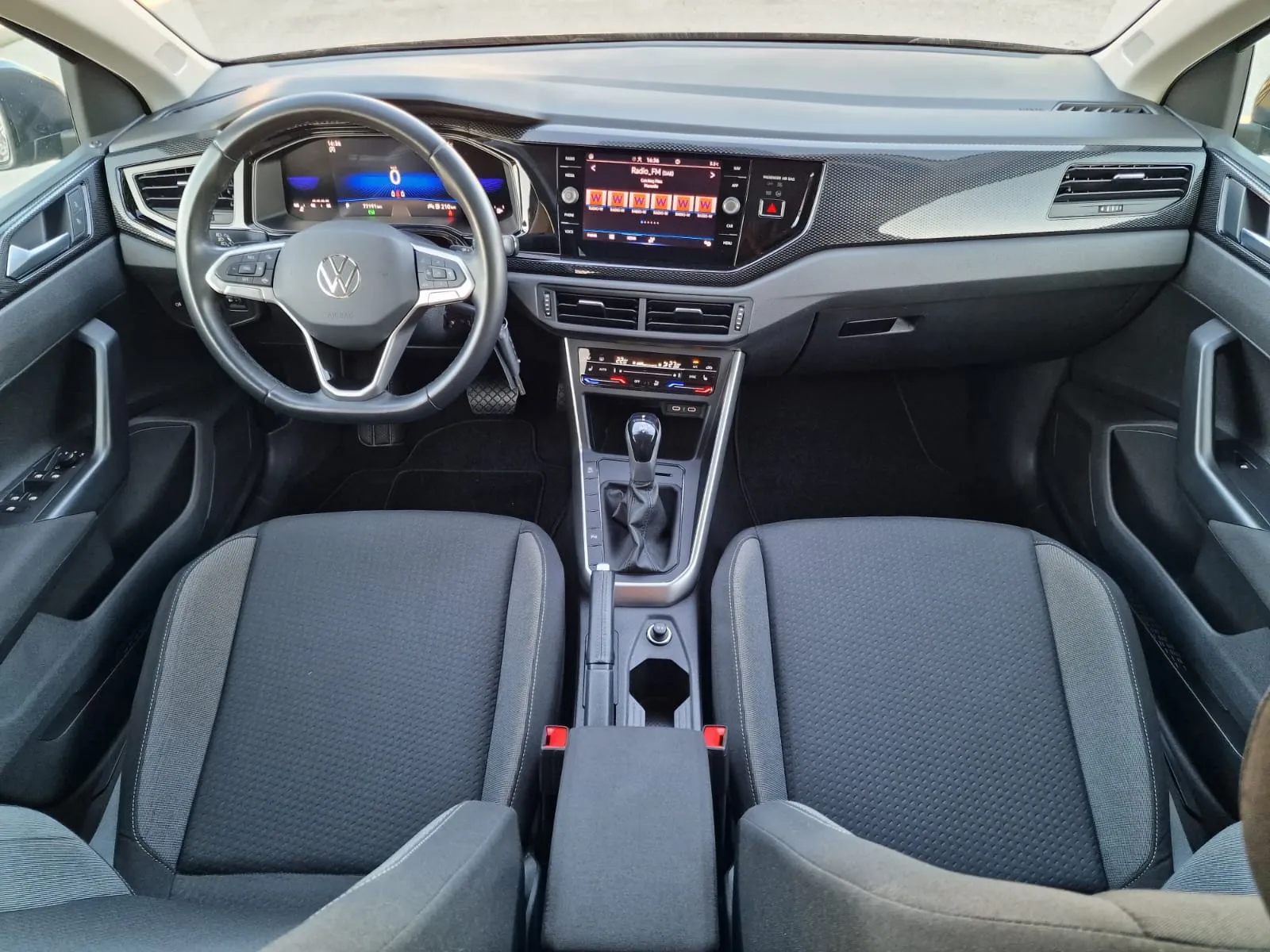 
								Wolksvagen Polo 1.0TSI Life DSG full									