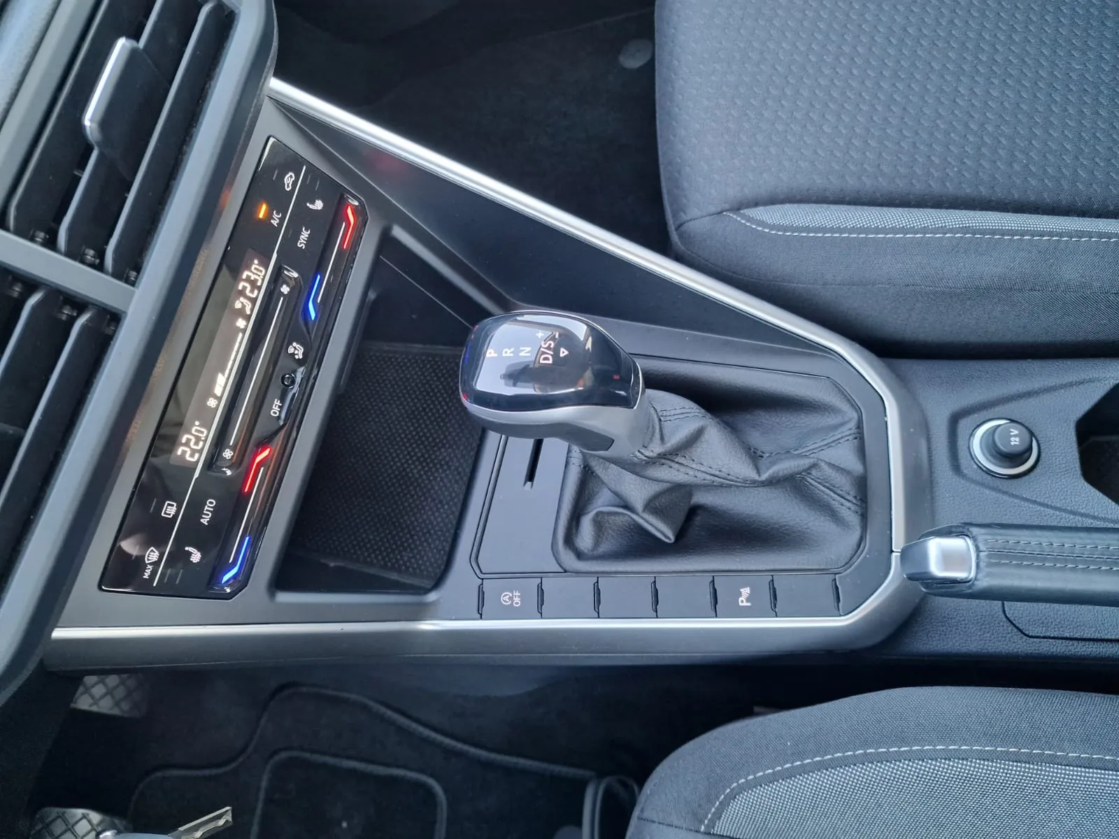 
								Wolksvagen Polo 1.0TSI Life DSG full									