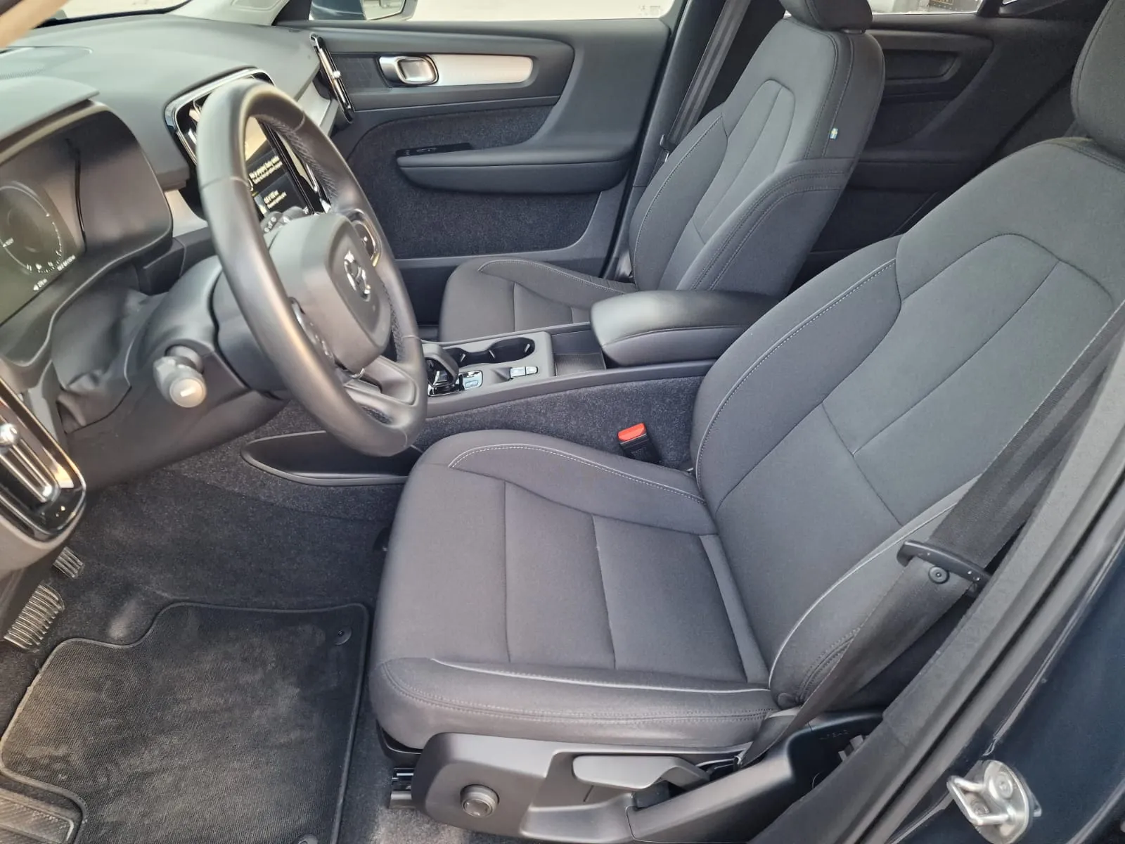 
								Volvo XC40 T4 Recharge full									