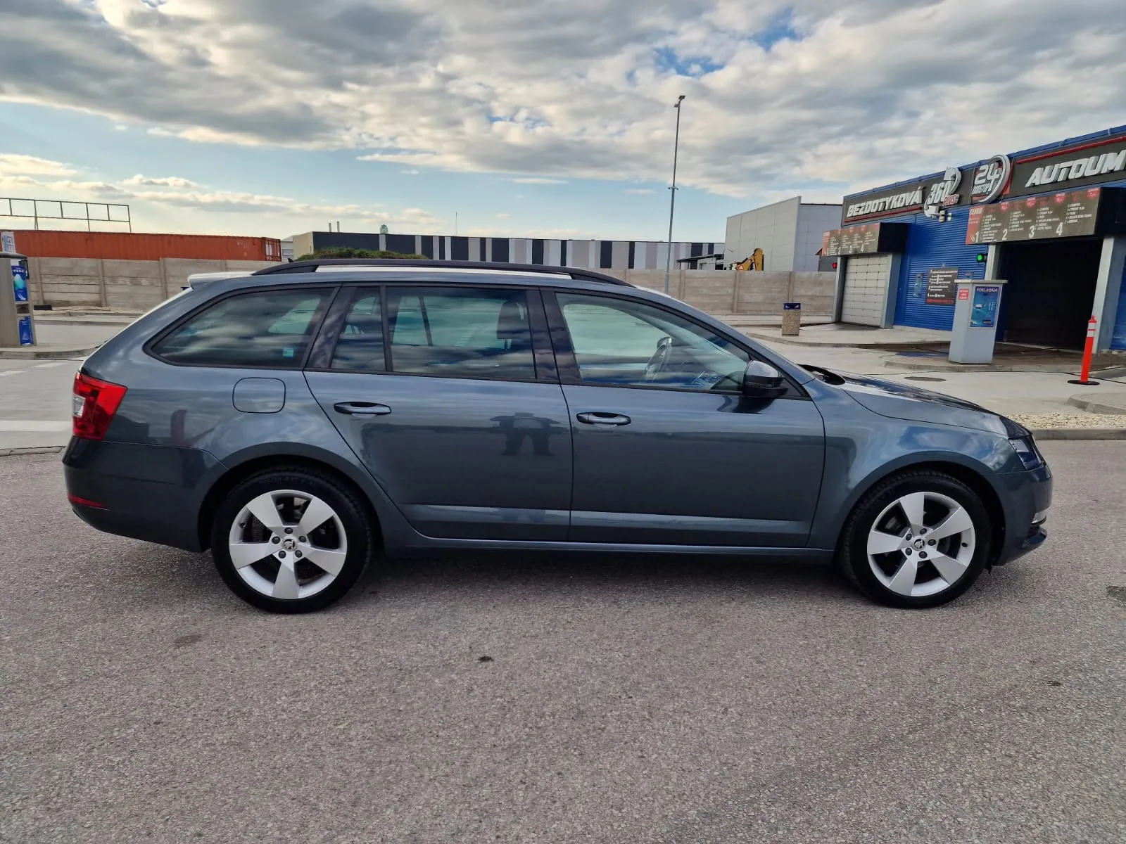 
								Škoda Octavia Combi 1.6 TDI 115k Style DSG full									