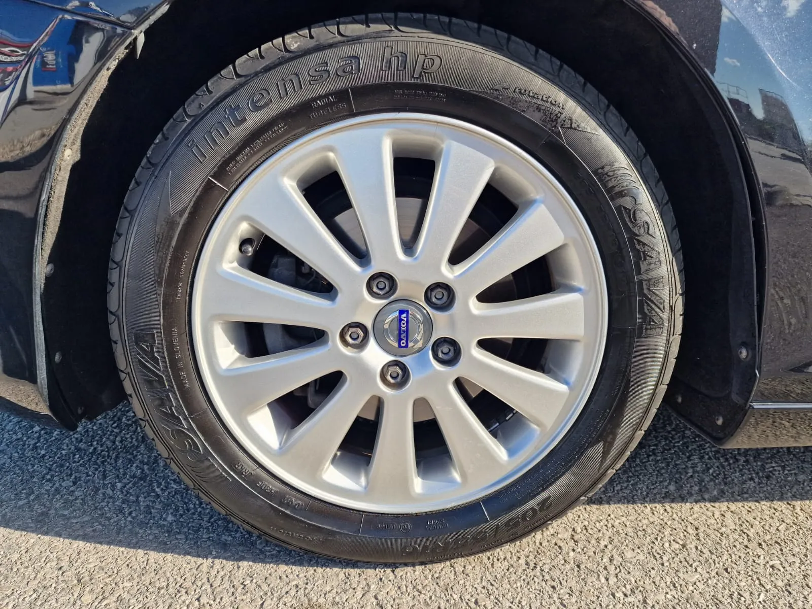 
								Volvo V40 Momentum full									