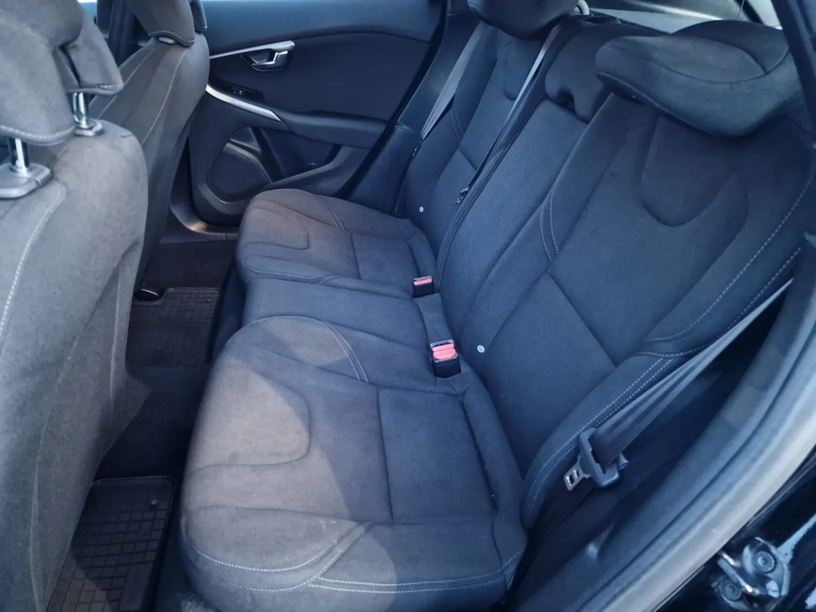 
								Volvo V40 Momentum full									