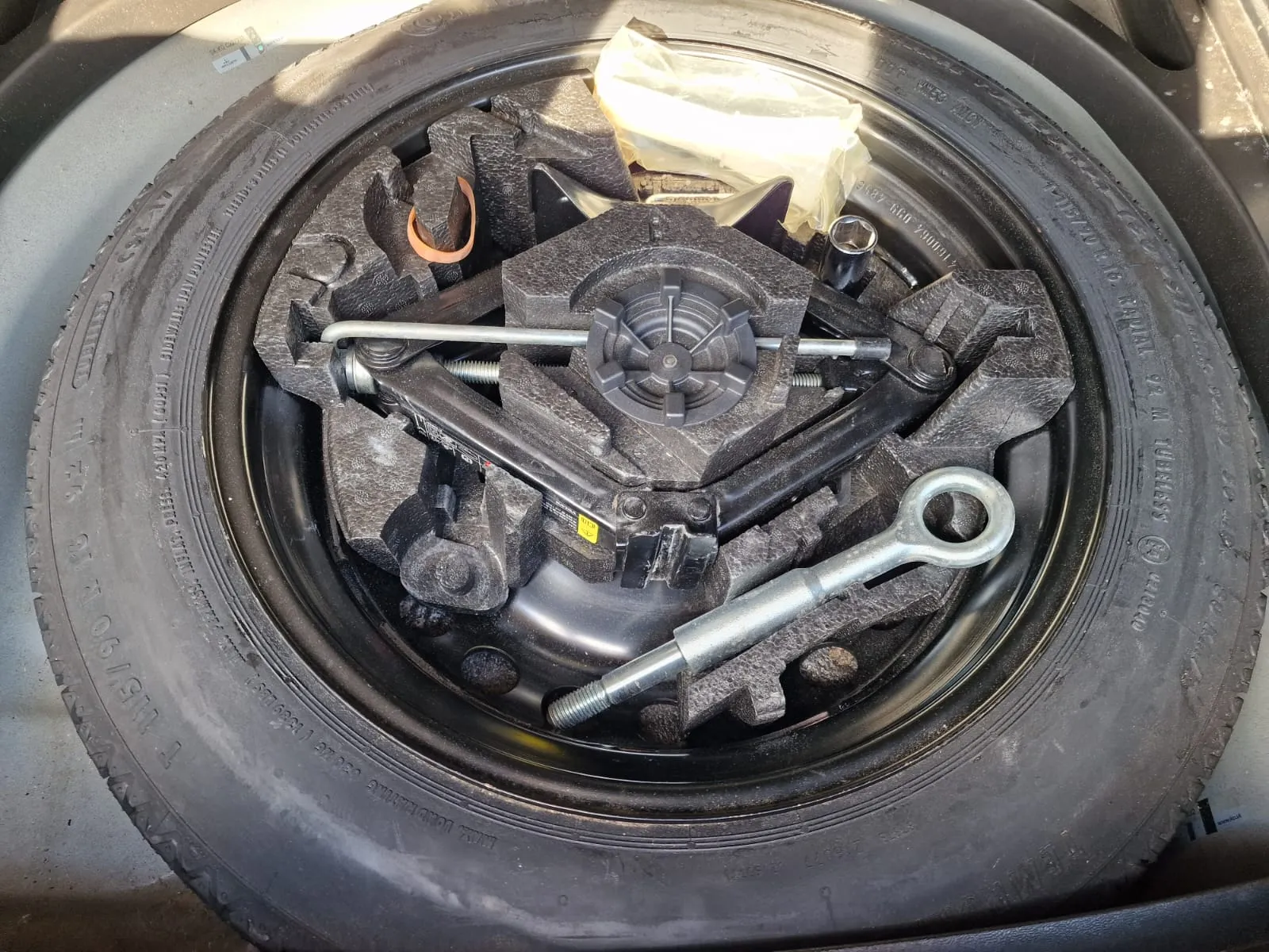 
								Volvo V40 Momentum full									