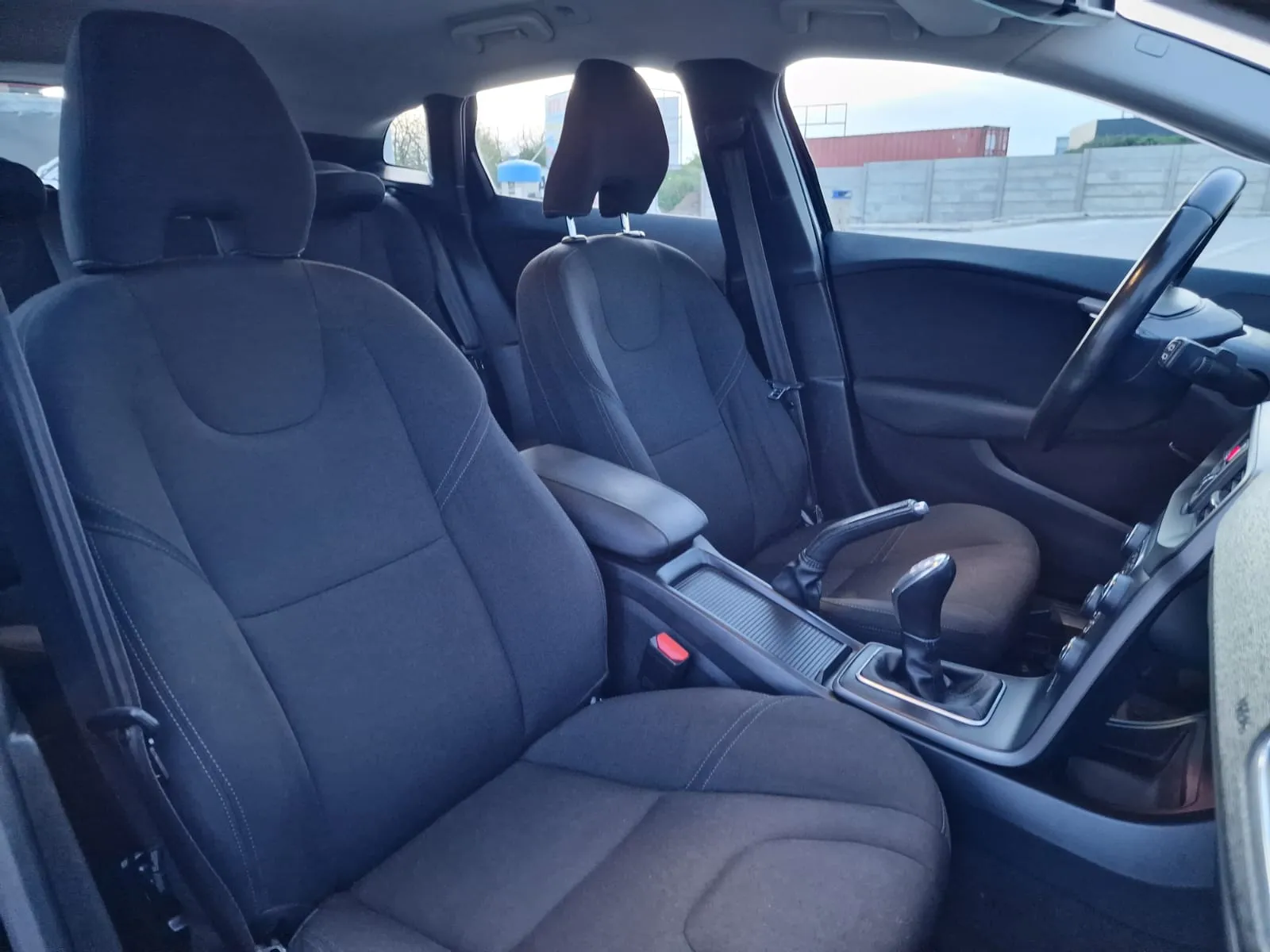 
								Volvo V40 Momentum full									