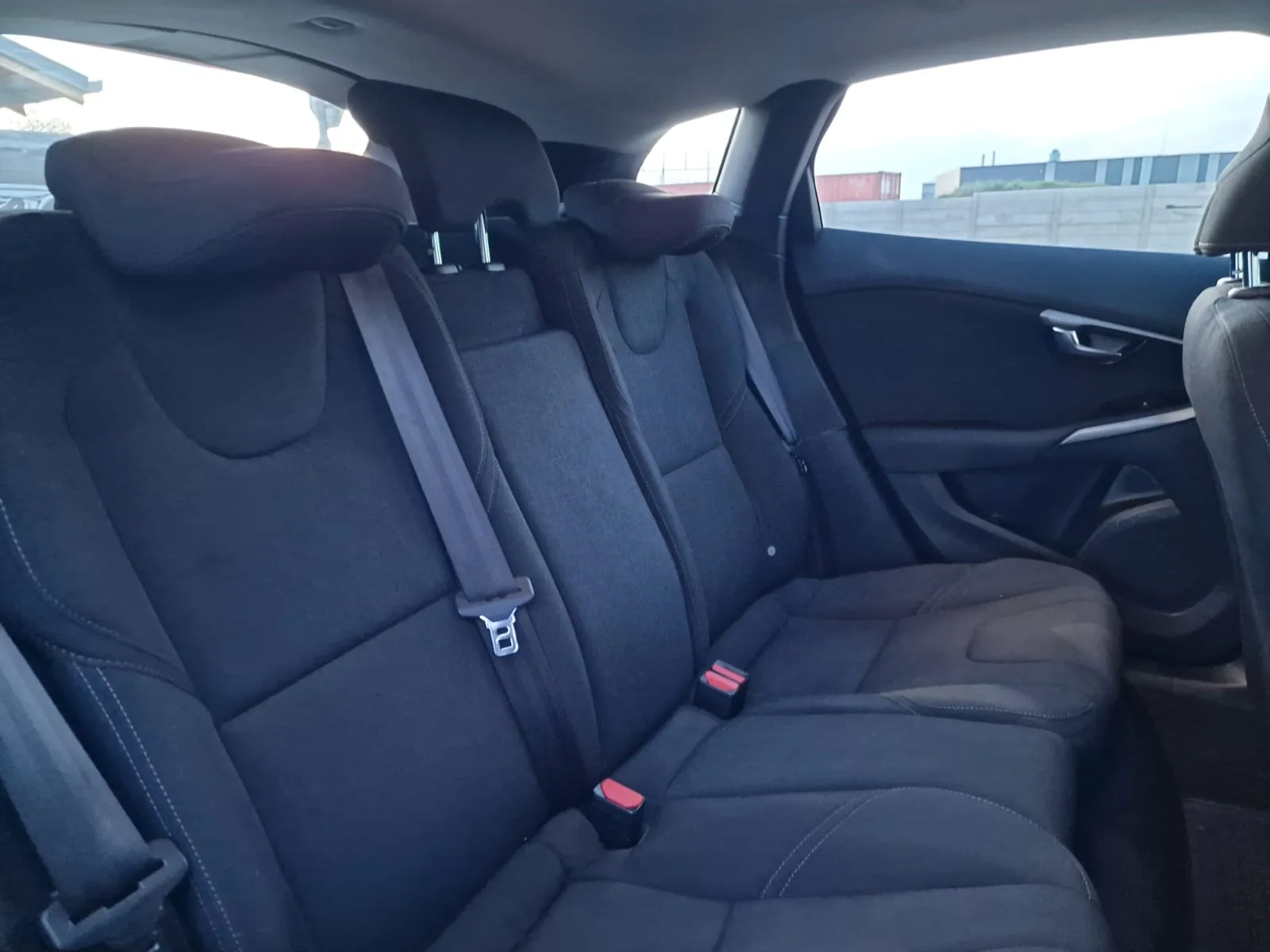 
								Volvo V40 Momentum full									