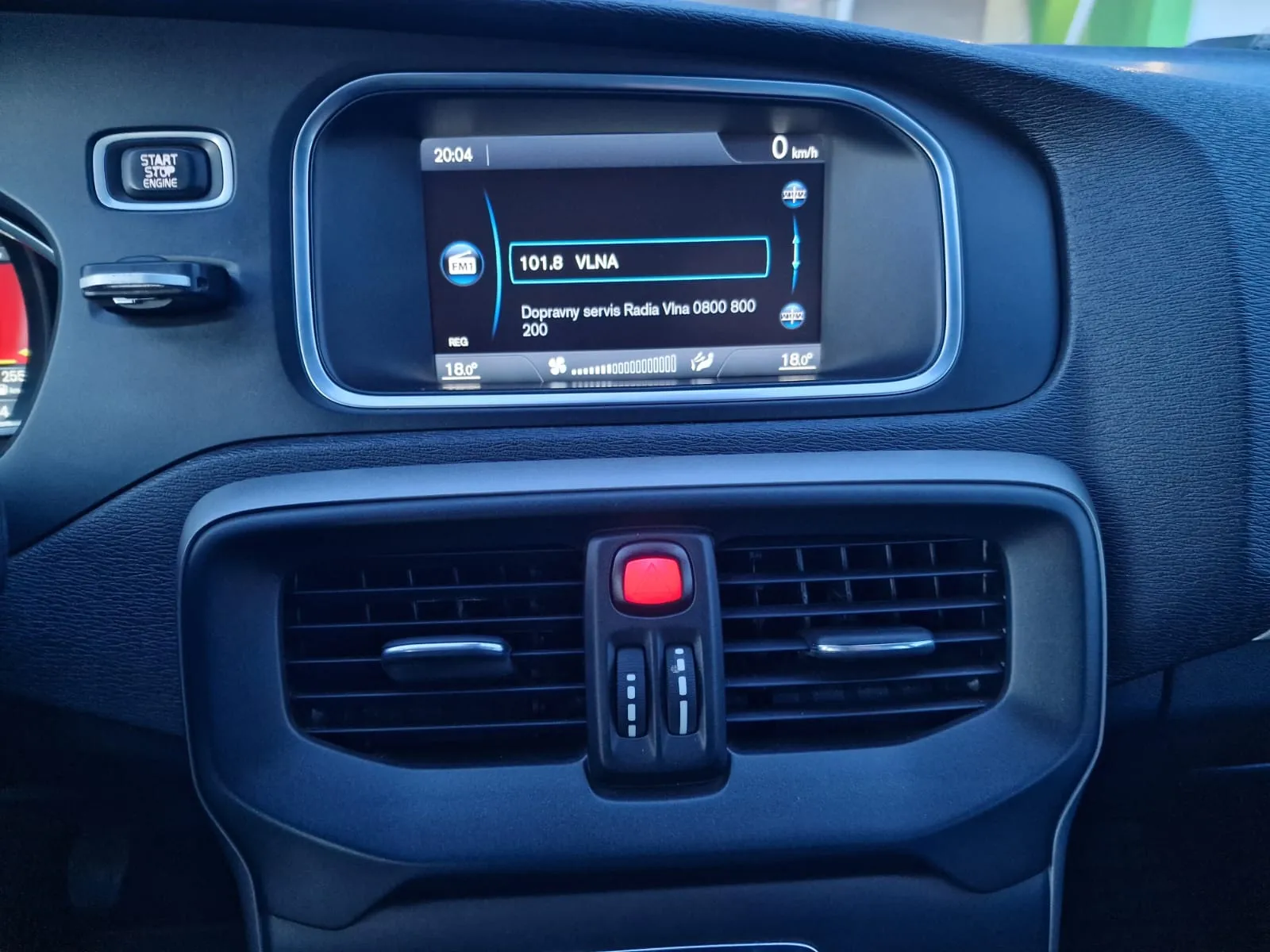 
								Volvo V40 Momentum full									