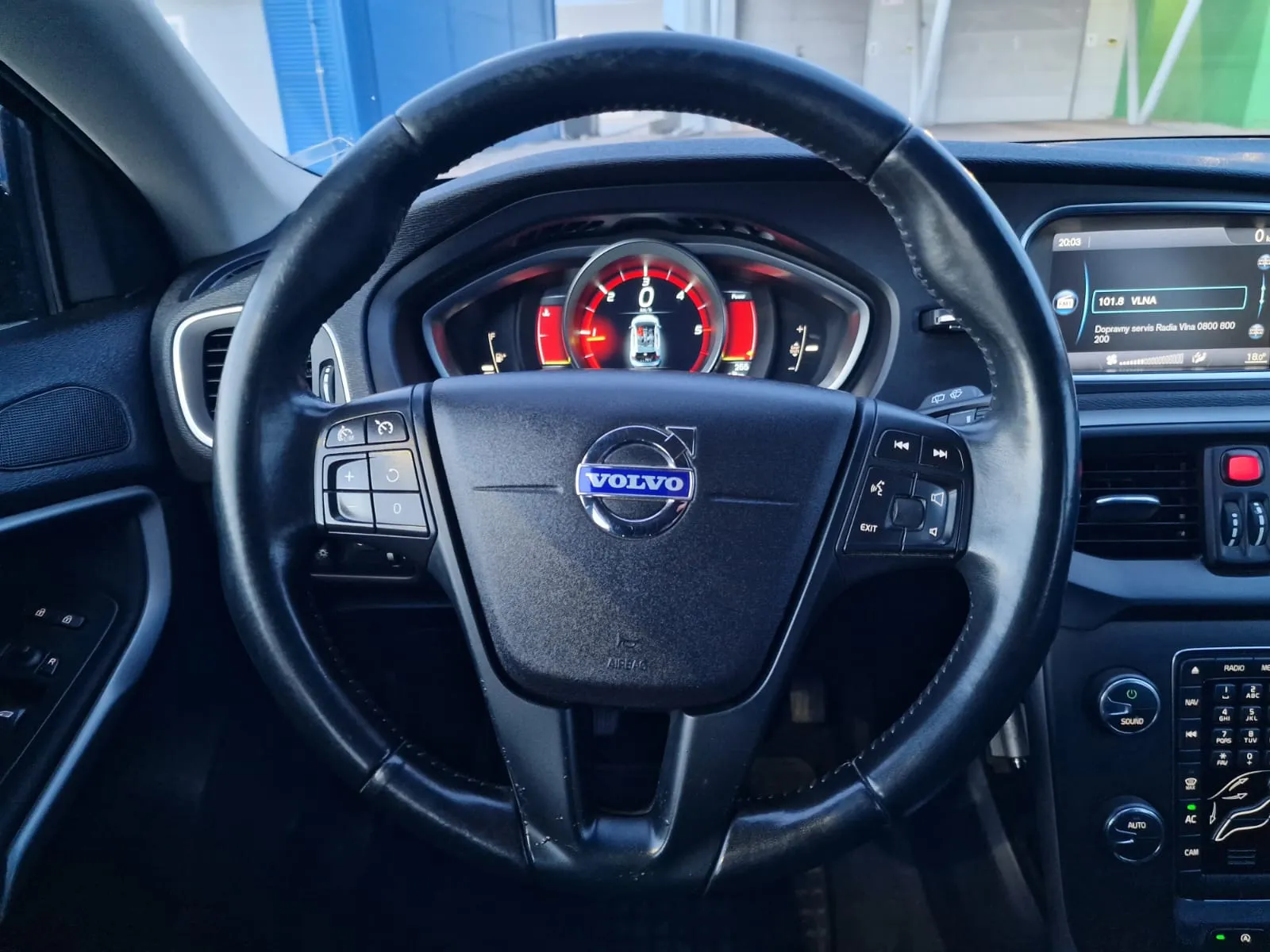 
								Volvo V40 Momentum full									