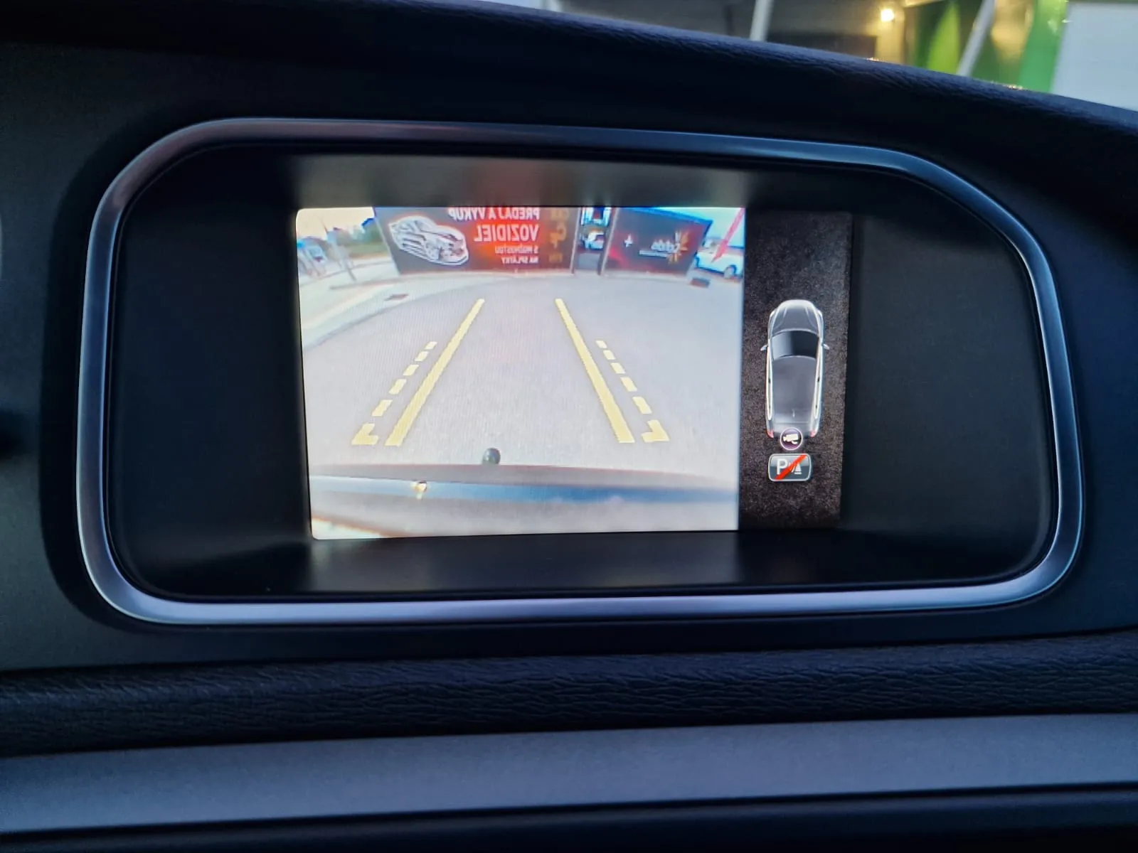 
								Volvo V40 Momentum full									
