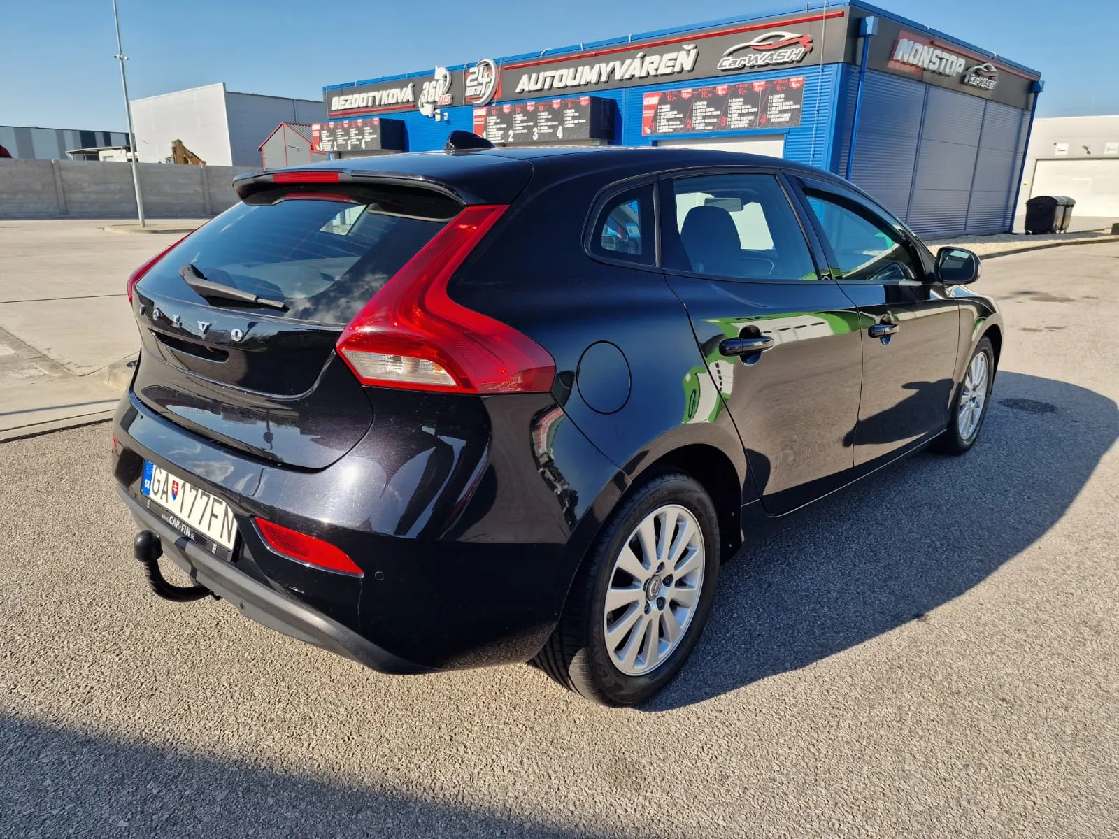 
								Volvo V40 Momentum full									