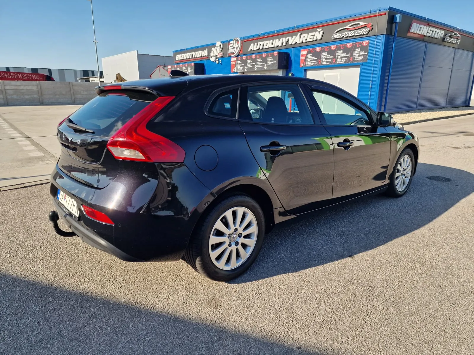 
								Volvo V40 Momentum full									
